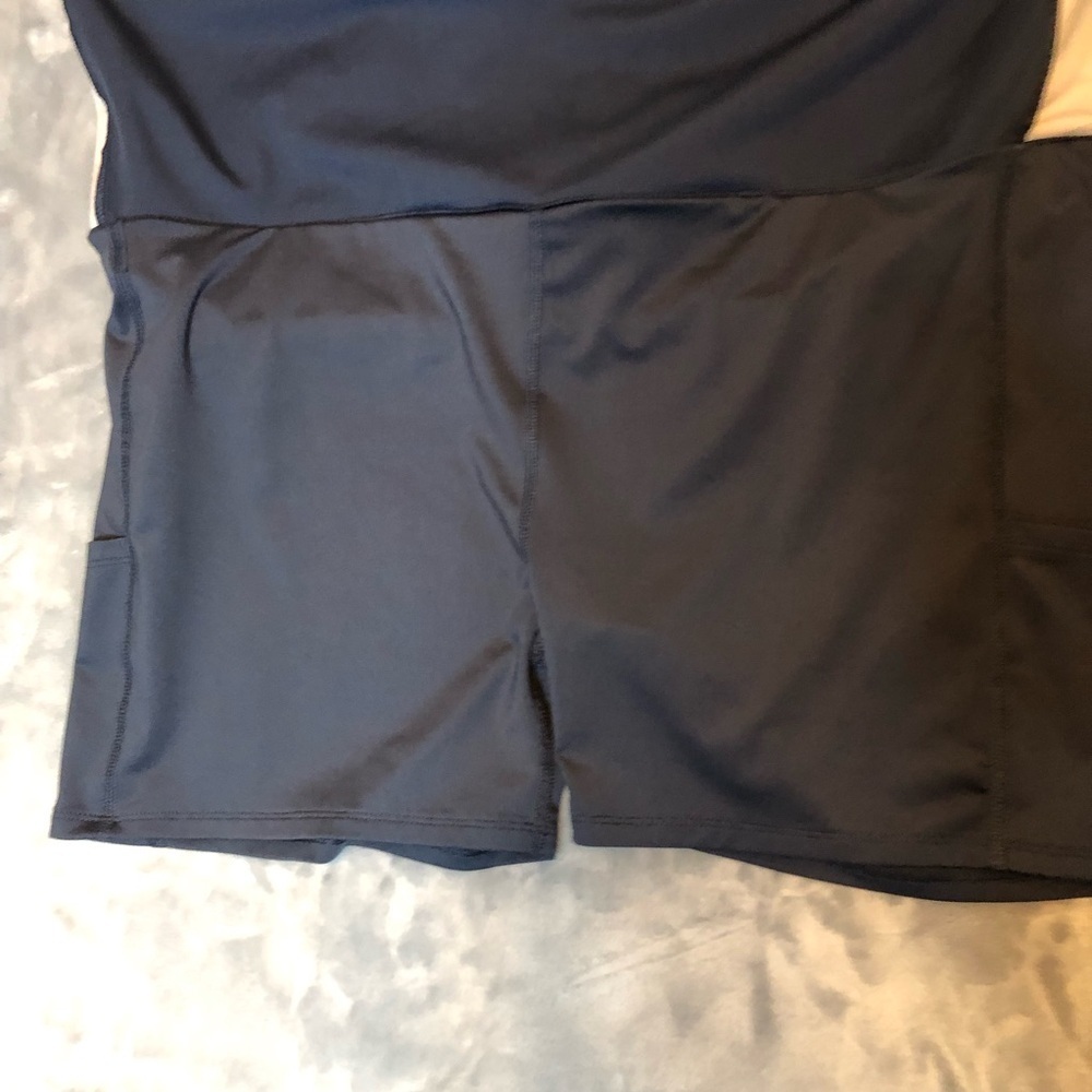 Tommy Bahama Golf Skort Grey with Tropical Side Print, Size XL - Picture 5 of 7